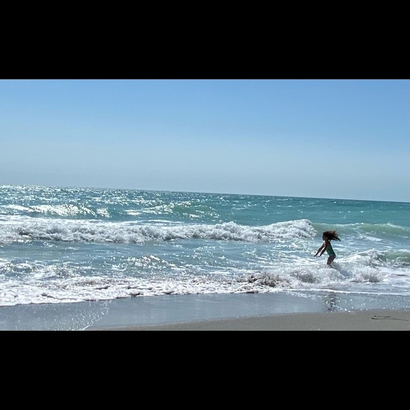 Meet your Posher - Picture 3 of 3